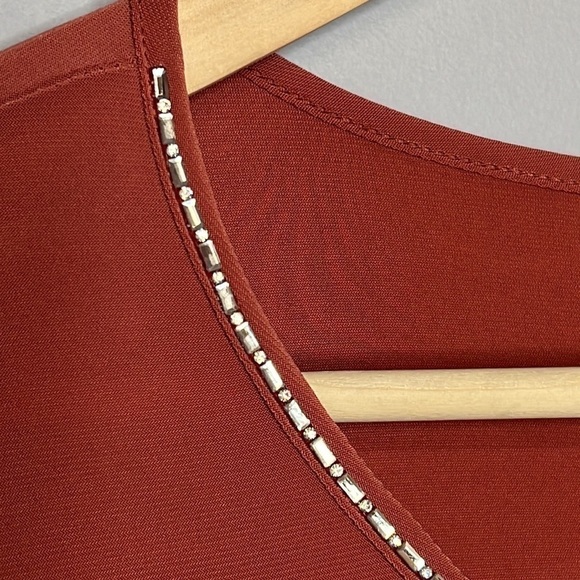 BLOSSOM BY P RUST COLORED 3/4 SLEEVED ASYMMETRICAL HANKY HEM BLOUSE SMALL - Picture 3 of 5